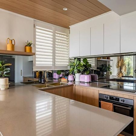 Апартаменты Chic Beachside Getaway 2Br 2Bath Fully Equipped Голд-Кост Экстерьер фото