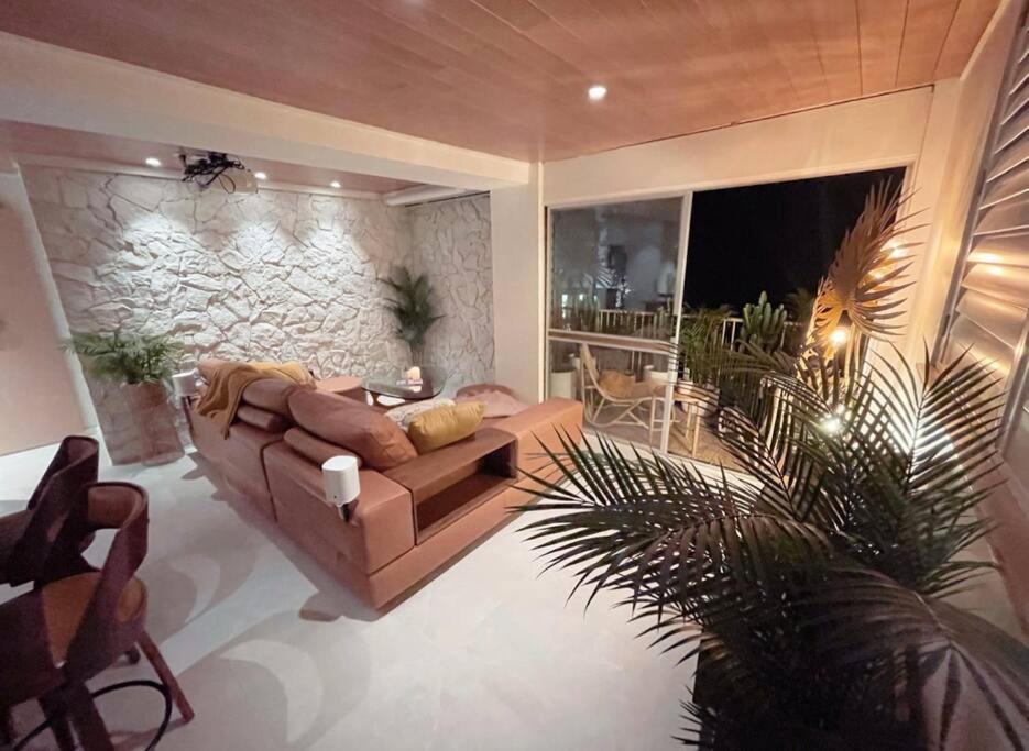 Апартаменты Chic Beachside Getaway 2Br 2Bath Fully Equipped Голд-Кост Экстерьер фото