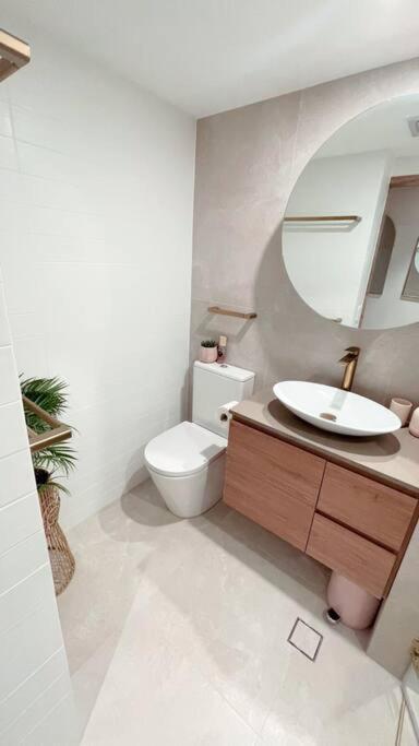 Апартаменты Chic Beachside Getaway 2Br 2Bath Fully Equipped Голд-Кост Экстерьер фото
