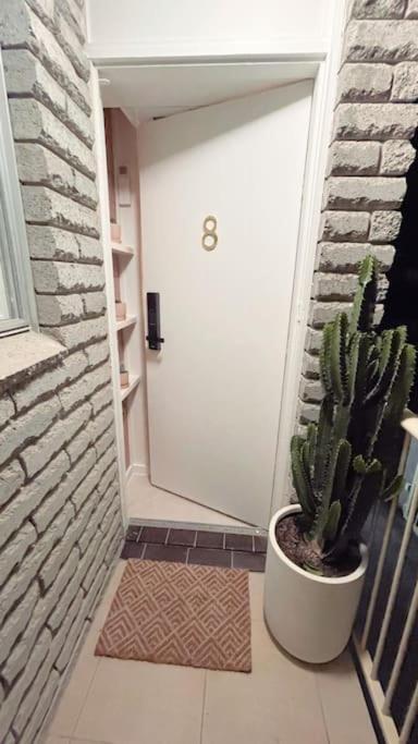 Апартаменты Chic Beachside Getaway 2Br 2Bath Fully Equipped Голд-Кост Экстерьер фото
