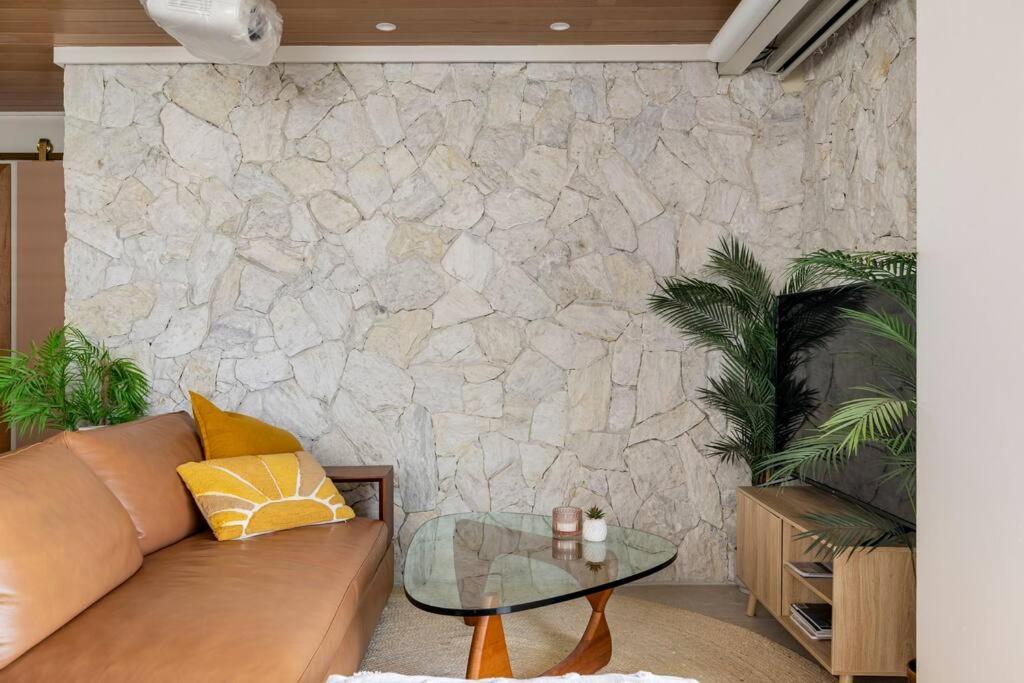 Апартаменты Chic Beachside Getaway 2Br 2Bath Fully Equipped Голд-Кост Экстерьер фото