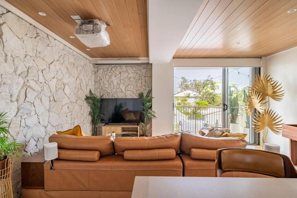 Апартаменты Chic Beachside Getaway 2Br 2Bath Fully Equipped Голд-Кост Экстерьер фото